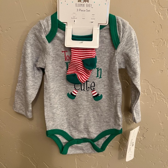 NWT - Elf'n Cute Bodysuit, Hat, & Socks - 3 Piece Christmas Set - 3/6 months - Picture 2 of 4